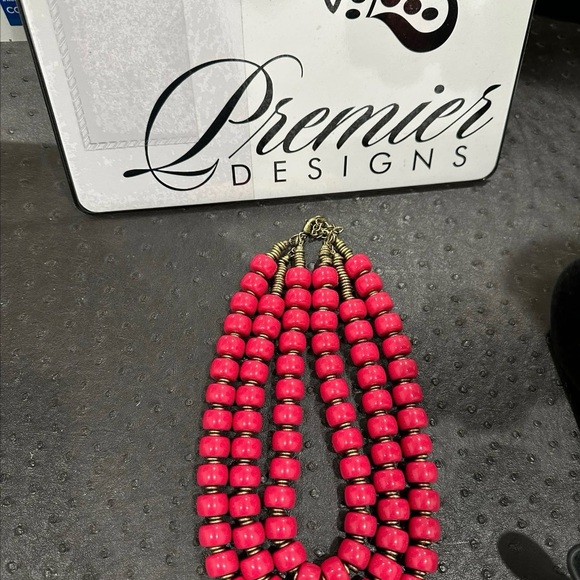 VTG PREMIER DESIGNS 
3-STRAND FUCHSIA
NECKLACE with GOLD ACCENTS - Picture 4 of 10